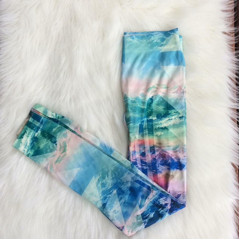 multicolored Leggings w/ mountain landscape design
